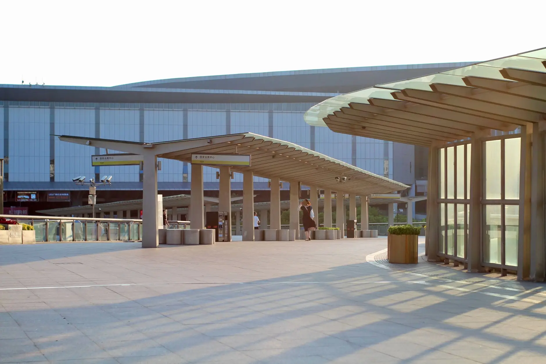 高清监控摄像头与硬盘录像机选型要点：商铺安防监控系统建设指南