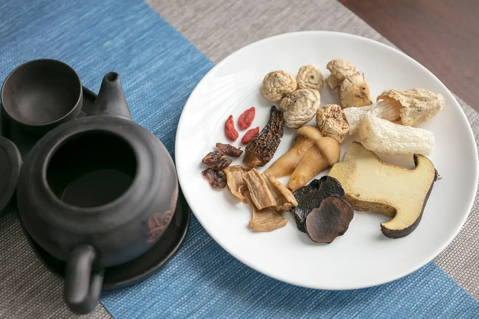 商铺安防监控系统硬盘录像机选型要点与容量规划指南