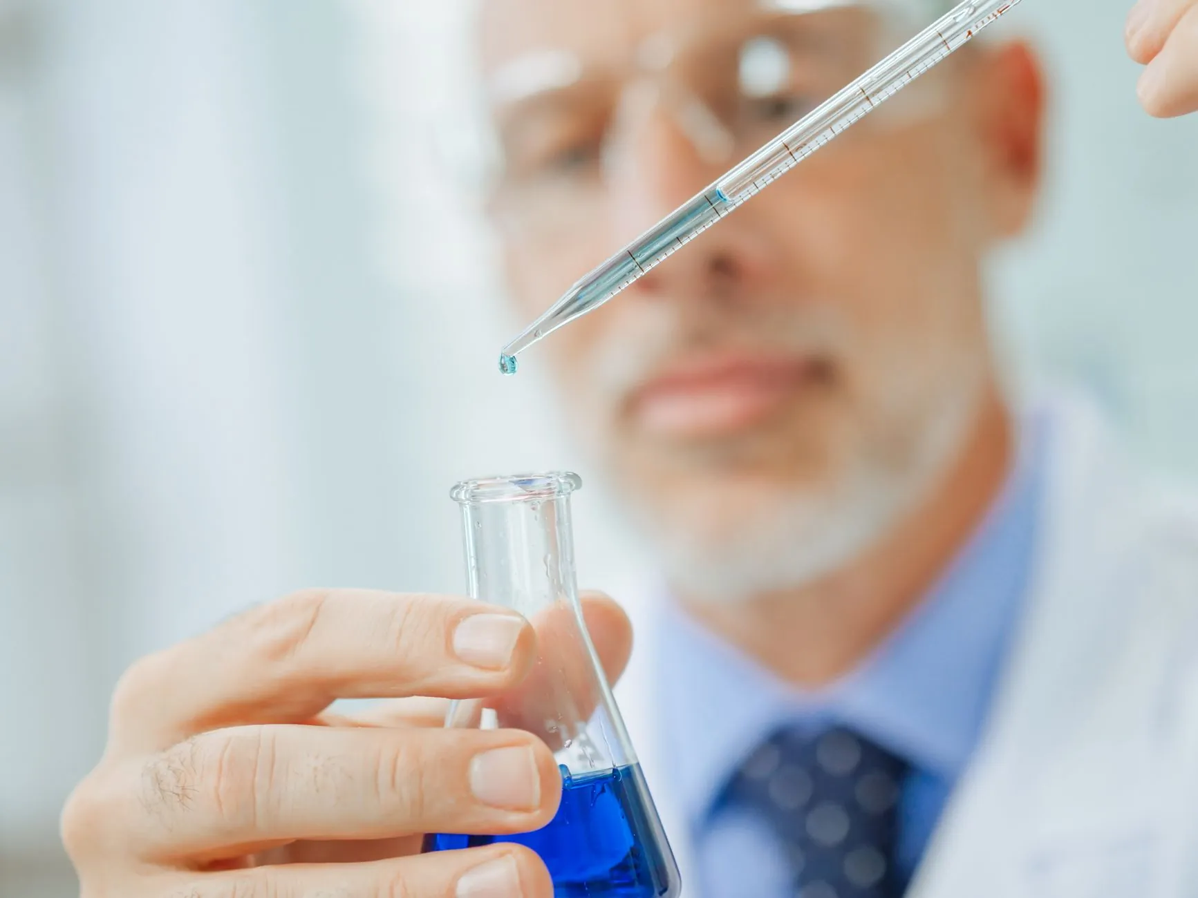 霆振服监控摄像头与硬盘录像机在商铺安防中的协同应用方案
